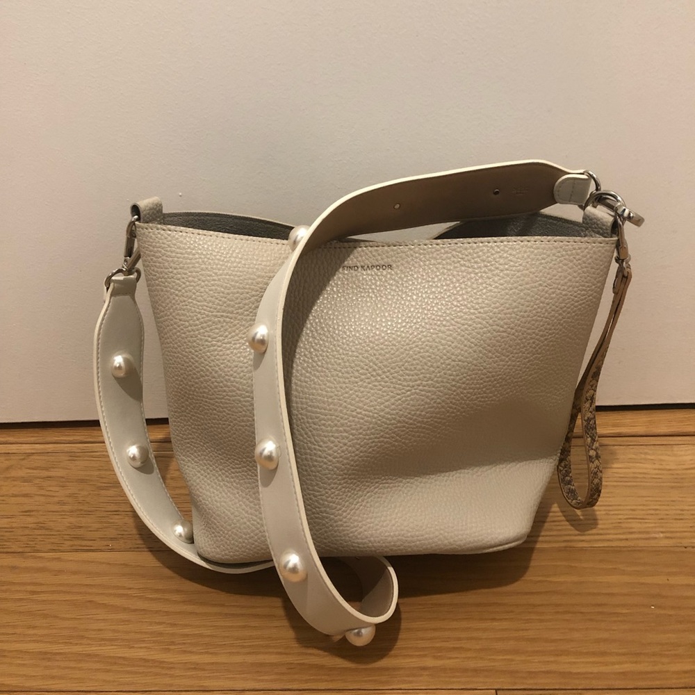 Bucket bag pearl straps FIND KAPOOR PINGO BAG CREAM